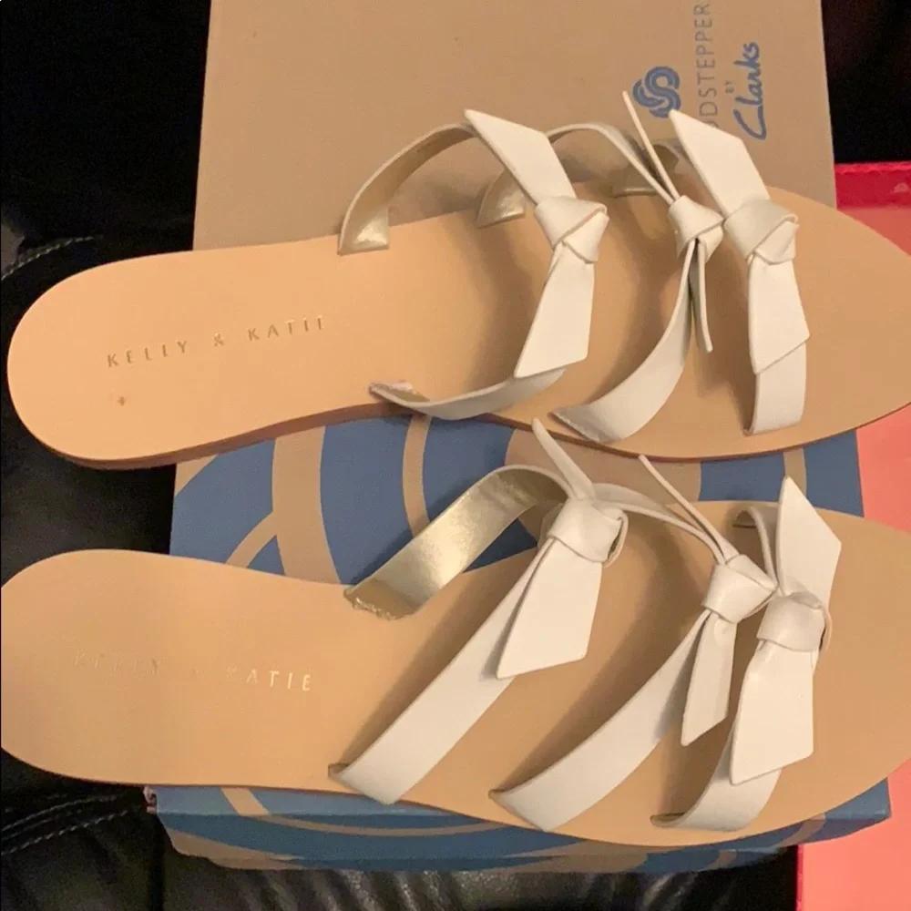 NEW women’s white sandals Kelly and Katie - size 11